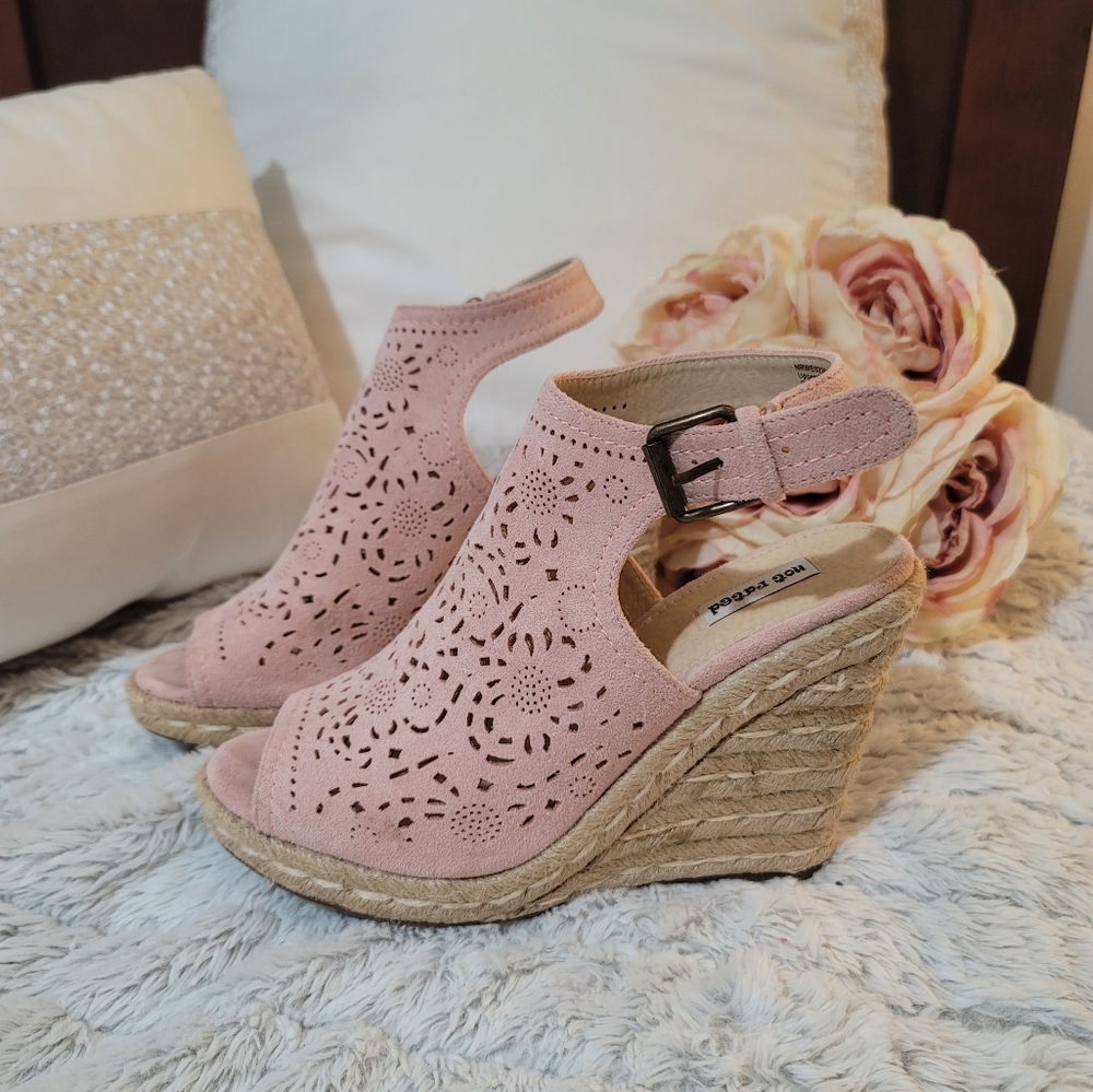 Beautiful Pink Not Rated Sandals size 7 1/2 - Picture 2 of 16